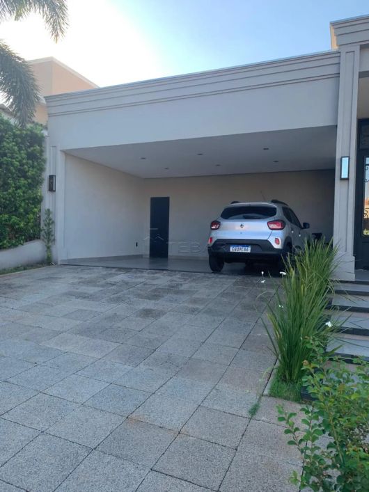Casa com 3 suítes e piscina aquecida em condomínio - Recanto do Lago.