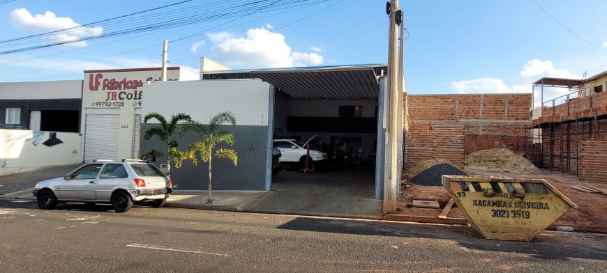 Imóvel para venda tem 230 metros quadrados com 1 quarto