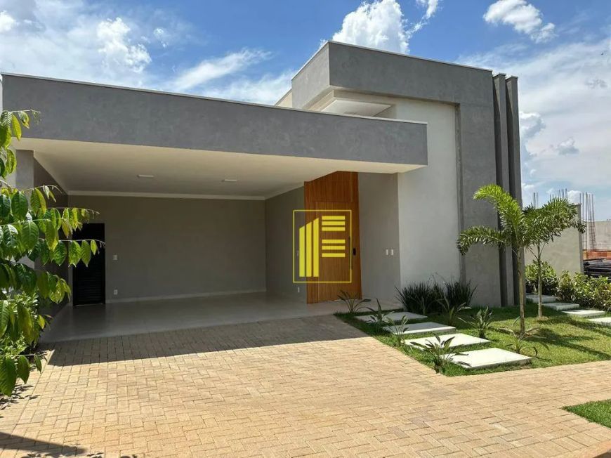 Vende-se casa Térrea 03 suítes com piscina em condomínio