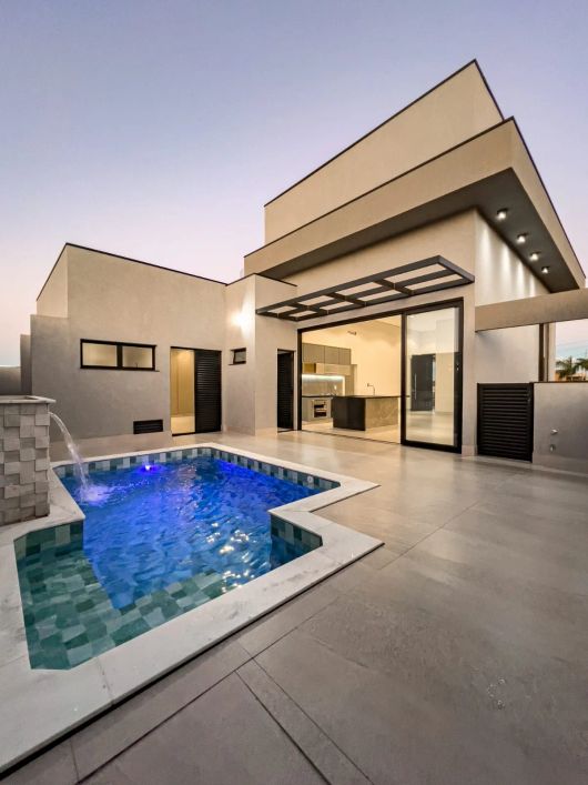 Casa no Maria Júlia: 3 Quartos, Varanda Gourmet, Piscina, Churrasqueira e 2 Vagas