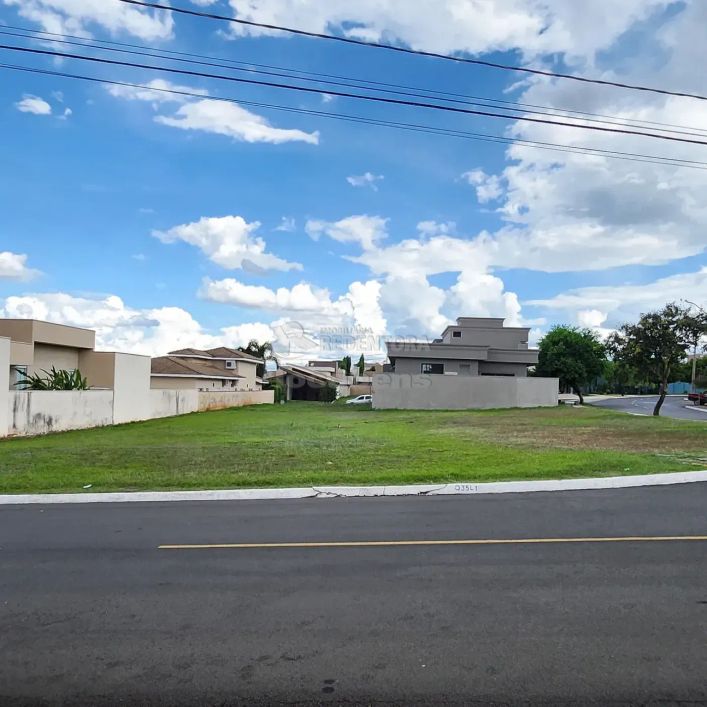 Excelente Terreno em Condomínio de Esquina com 746m² - Condomínio Recanto do Lago