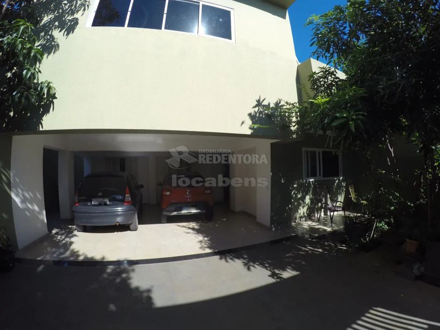Linda Casa de Esquina à Venda