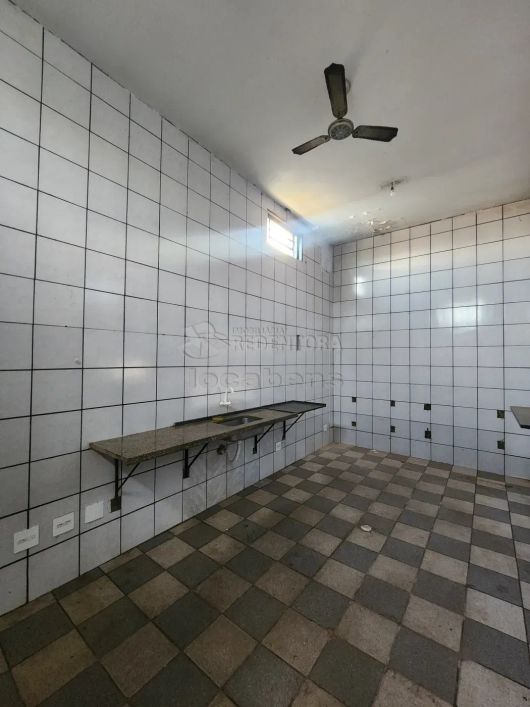 Salão comercial de esquina com 253m² de área total, no bairro Jardim Zé Menino