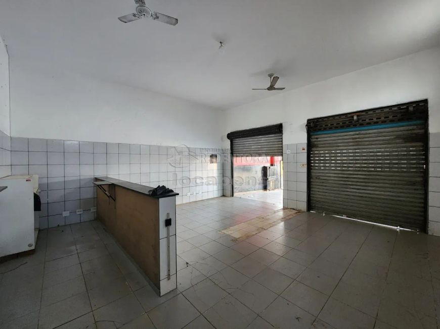 Salão comercial de esquina com 253m² de área total, no bairro Jardim Zé Menino