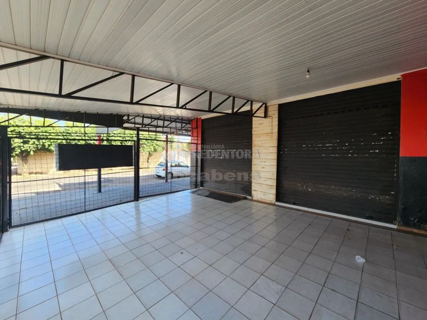 Salão comercial de esquina com 253m² de área total, no bairro Jardim Zé Menino