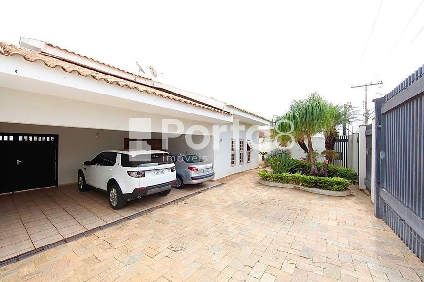 Elegância e Espaço no Coração do Bairro Comendador Mancor Daud: Casa de 531m² à Venda.