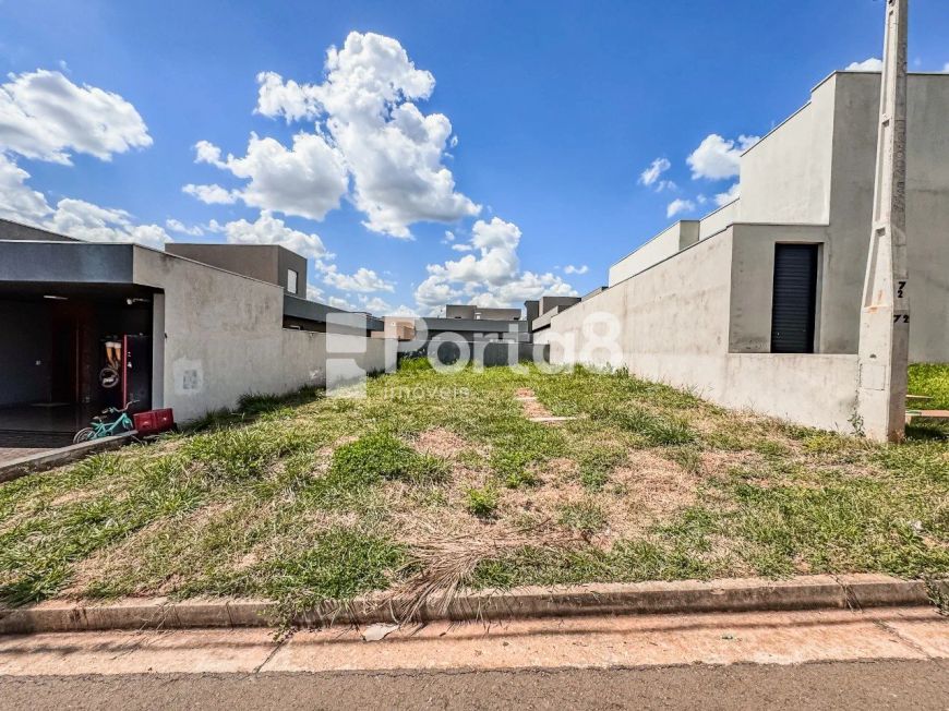 Terreno Privilegiado de 253m² no Condomínio Maria Julia: Infraestrutura Completa para o Projeto da S