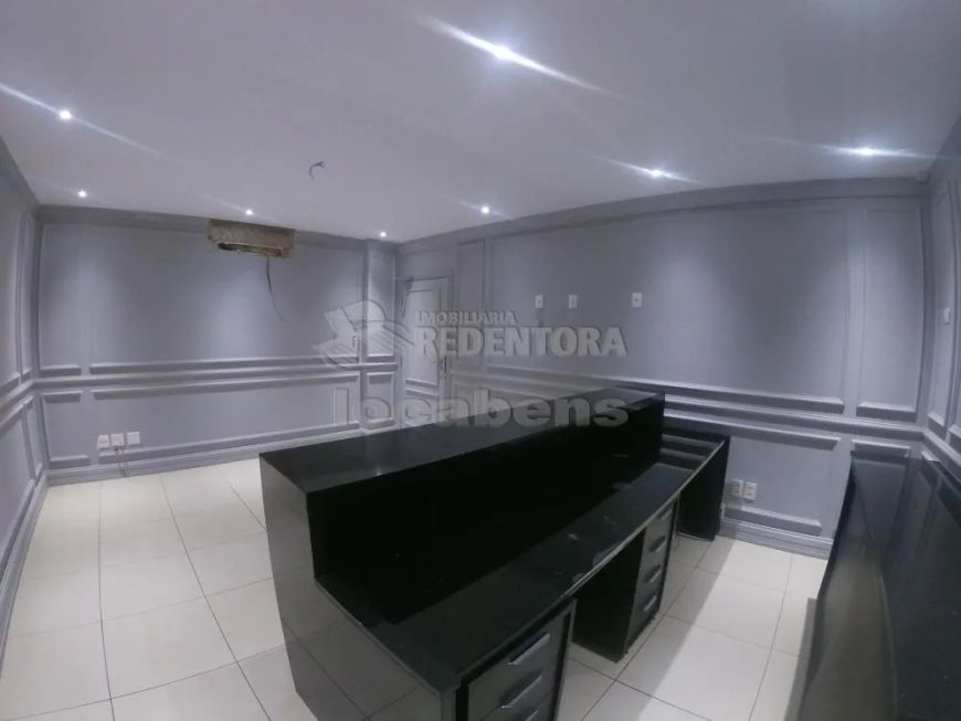 Sala no Austa Medical Center ( Salas para médicos), trata-se de uma sala dupla, tendo: 2 wcs complet