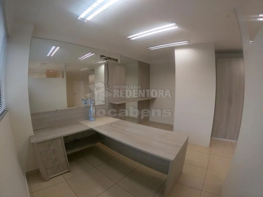 Sala no Austa Medical Center ( Salas para médicos), trata-se de uma sala dupla, tendo: 2 wcs complet