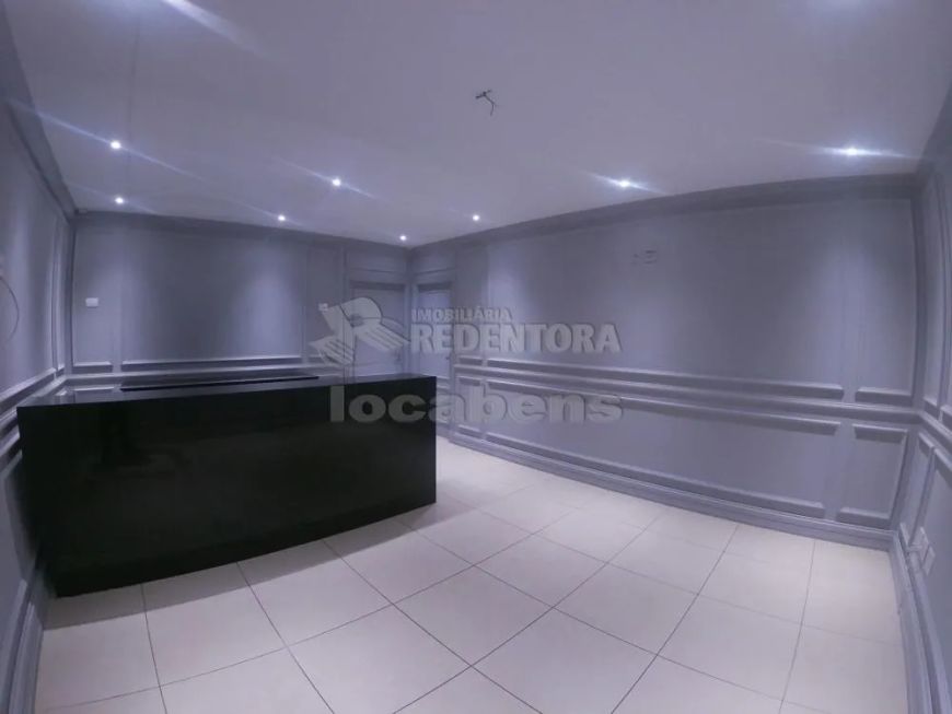 Sala no Austa Medical Center ( Salas para médicos), trata-se de uma sala dupla, tendo: 2 wcs complet