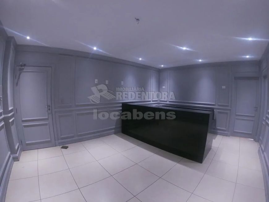 Sala no Austa Medical Center ( Salas para médicos), trata-se de uma sala dupla, tendo: 2 wcs complet