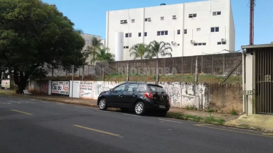 Vila Maceno - Terreno com 812m², com testada acima de 30 metros, fácil acesso ao centro