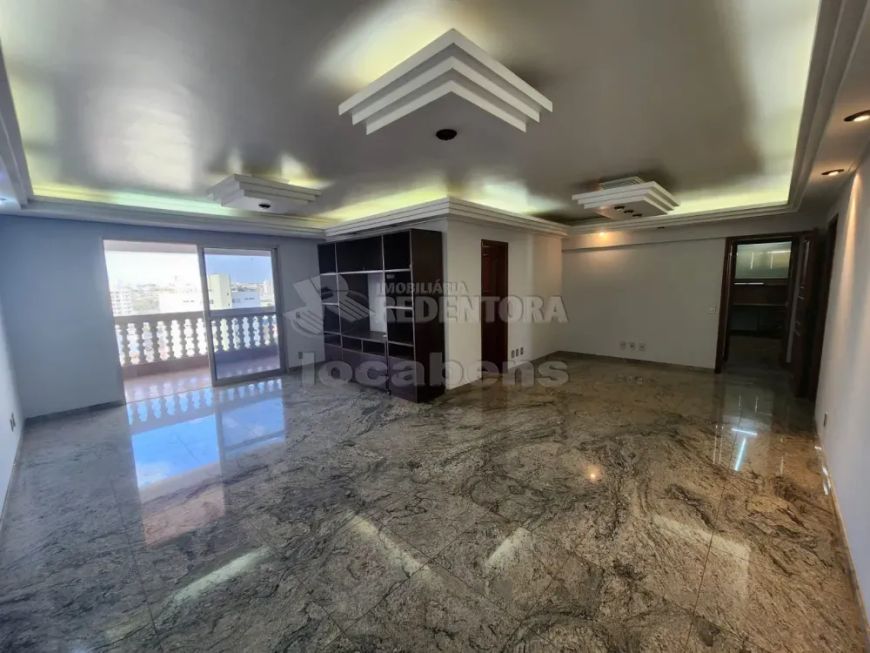 Apartamento localizado no Edifício Acacia com 3 dormitórios e 2 vagas de garagem.