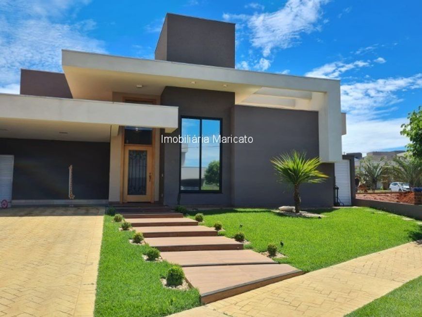 Casa com fino acabamento no Cond. Gaivota II