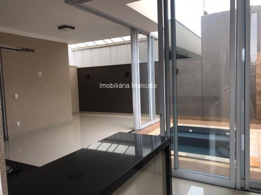 Casa com fino acabamento no Cond. Gaivota II