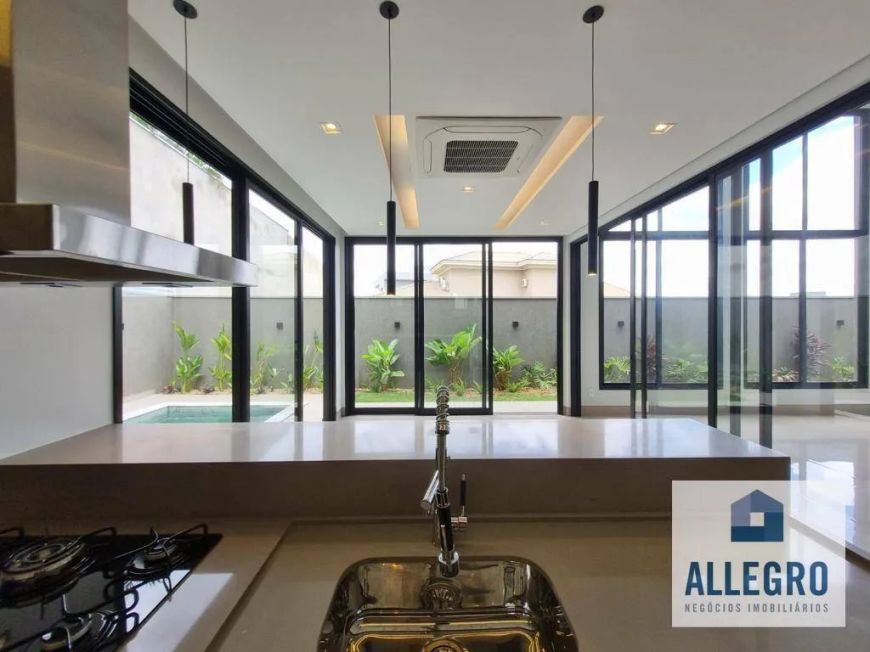 Casa de alto padrão no Golfe Jardins com 3 suítes e 3 vagas de garagem / Próximo ao Iguatemi !!