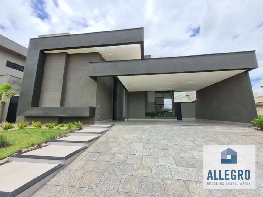 Casa de alto padrão no Golfe Jardins com 3 suítes e 3 vagas de garagem / Próximo ao Iguatemi !!