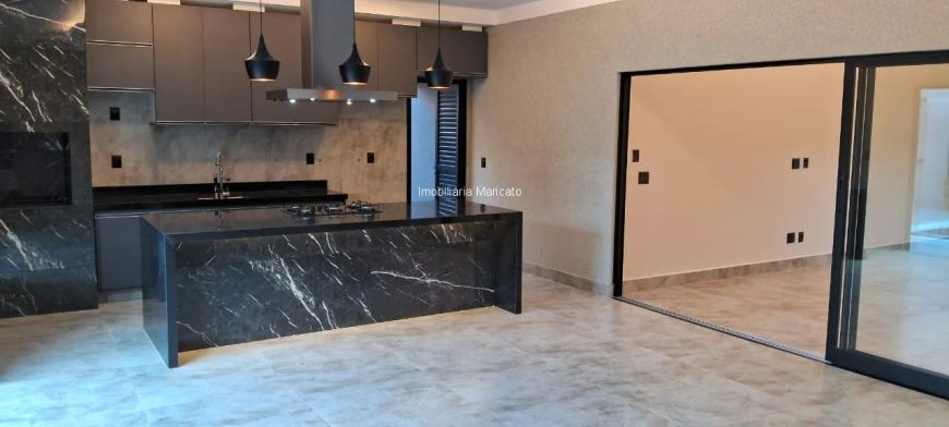 Casa térrea novinha em folha no Cond. Quinta do Lago