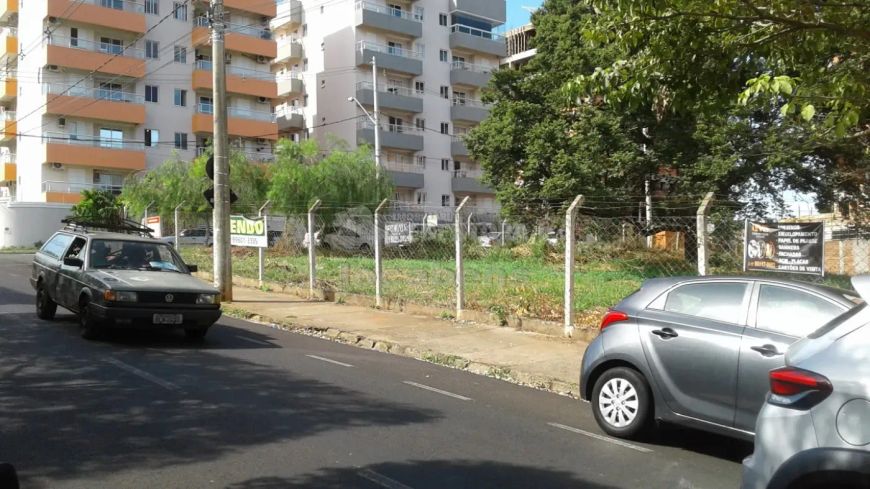 Higienopolis - Área em rua RESIDENCIAL e comercial 990 m² ótimo para comércios em geral, opção de ad