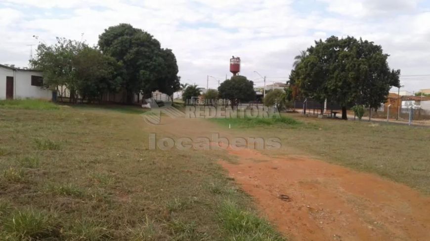 Área remanescente em frente Rotatória do Bianco x Vista Bela, podendo vender a área inteira ou parte