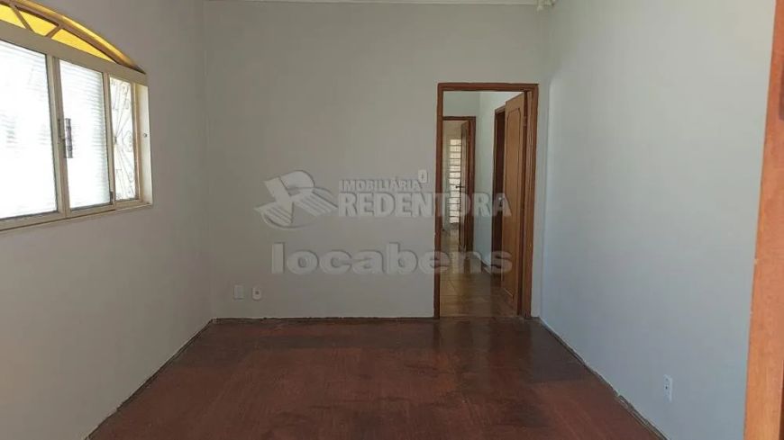 Casa 03 Dormitórios - Vila Moreira