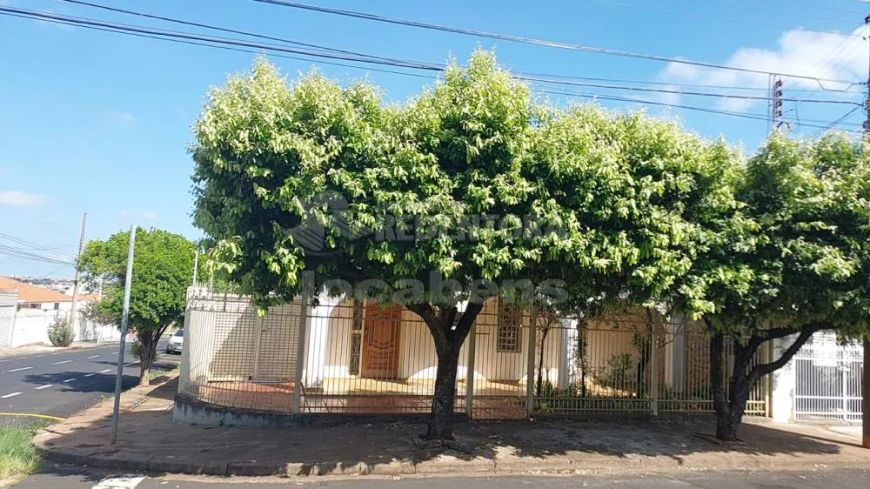 Casa 03 Dormitórios - Vila Moreira