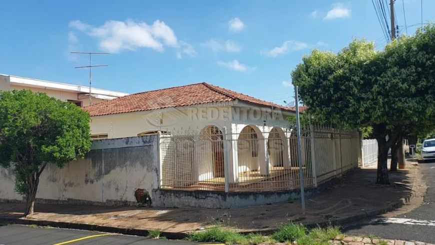 Casa 03 Dormitórios - Vila Moreira