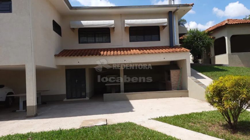Venda de Chácara localizada no bairro Estância Santa Helena com 03 dormitórios.
