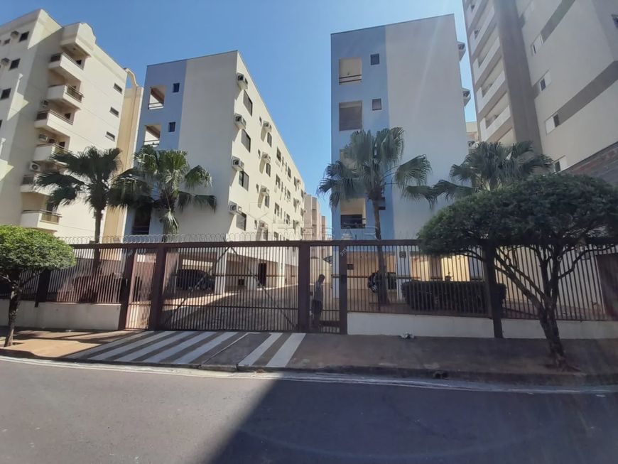 Apartamento na região do Plaza, com sacada e 2 quartos ( uma suíte)