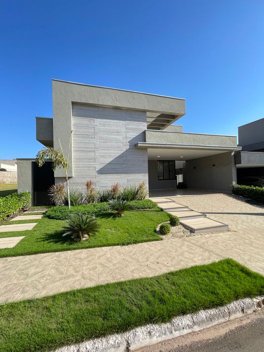 •Casa condomínio Recanto do Lago
