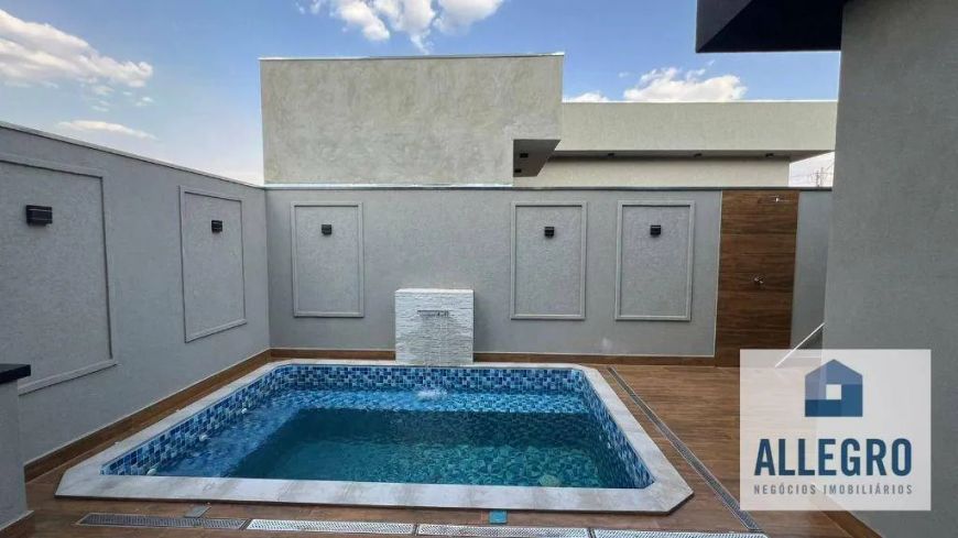 CASA À VENDA NO VILLAGE PROVENCE COM 3 DORMITÓRIOS E 2 VAGAS DE GARAGEM / PRÓXIMO A BR 153 !!