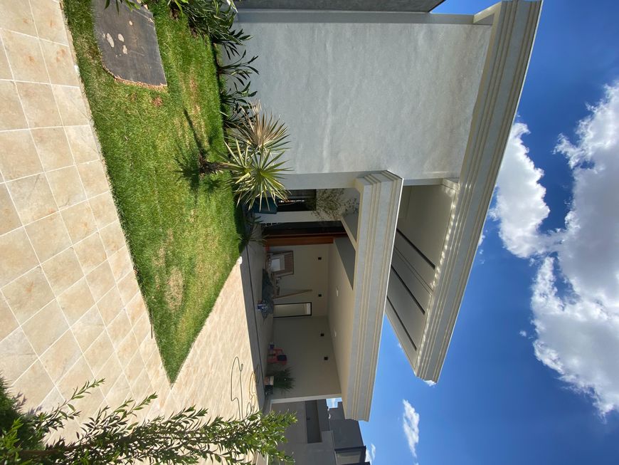 Casa La Montagne 3 suítes 1 master, piscina privativa, estilo clássico a fachada
