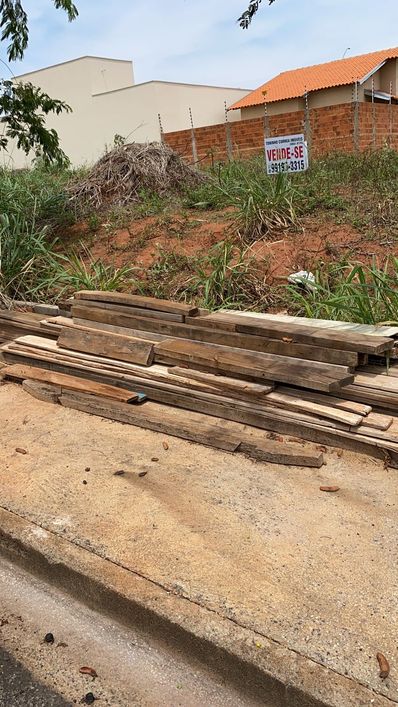 Lote/Terreno para venda possui 200 metros quadrados