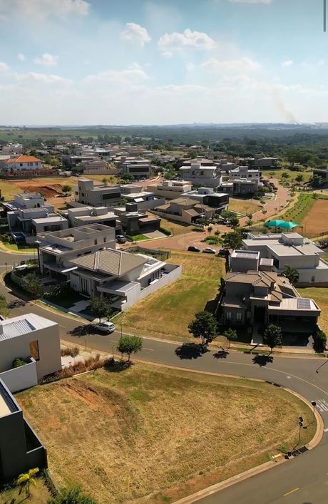 TERRENO de condomínio para venda com 638 metros quadrados