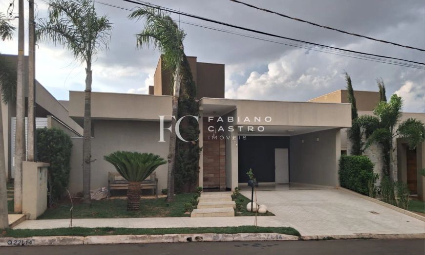 Belíssima casa à VENDA no condomínio Recanto do Lago!!