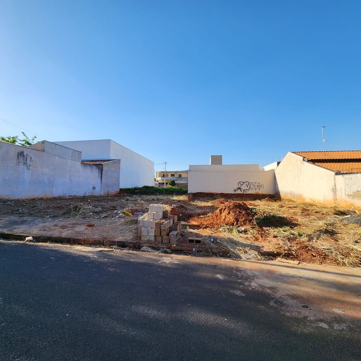 Venda de terrenos de 220m2 cada