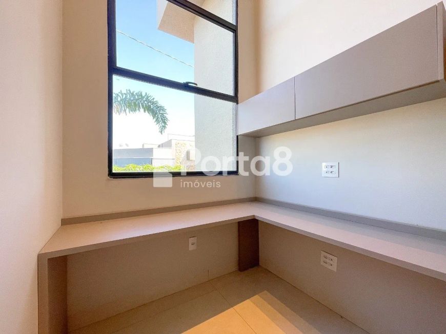 Casa de Esquina no Terra Vista: 3 Suítes, Piscina e Design Sofisticado.