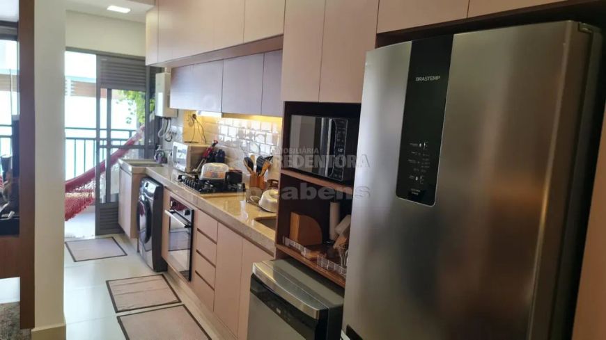 Apartamento no Bom Jardim 3 dormitórios, 02 vagas de garagem.
