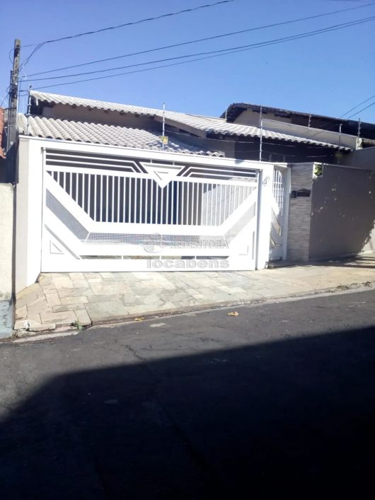 Casa térrea com 3 dormitórios tipo apartamento com armários embutidos no Parque Residencial Lauriano