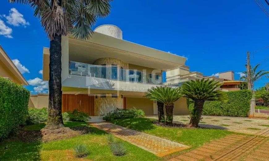 Sobrado para venda no condomínio residencial Damha I com 4 suítes