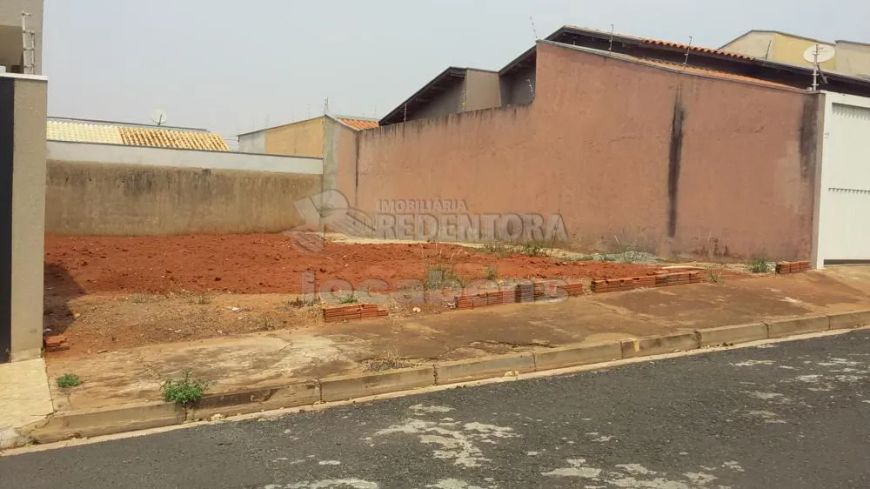 Lauriano Tebar II - Ótimo Lote, em bom local, com construção nos fundos e nos lados, SEM SOBRADO