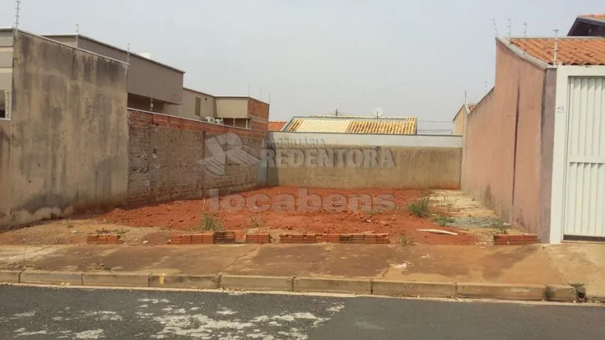 Lauriano Tebar II - Ótimo Lote, em bom local, com construção nos fundos e nos lados, SEM SOBRADO