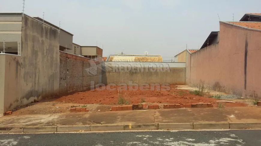 Lauriano Tebar II - Ótimo Lote, em bom local, com construção nos fundos e nos lados, SEM SOBRADO