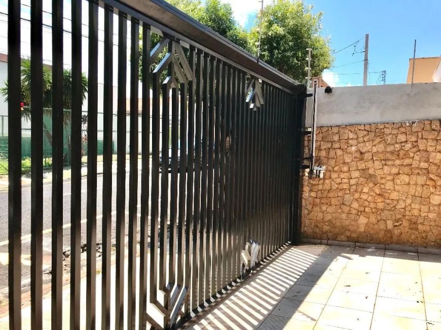Casa para venda com 260m², 4 vagas no bairro Vila Santo Antônio