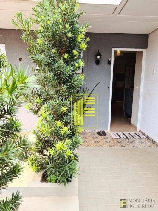 VENDE-SE CASA NO CONDOMÍNIO VILLAGE IMPERIAL - REGIÃO DOS DAMHAS
