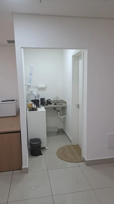 Sala comercial à venda localizada na Vila São José.