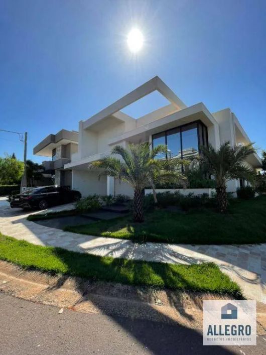 Imóvel localizado no Condomínio Damha V, com 260 metros de construção e 3 suítes e 2 vagas de garage