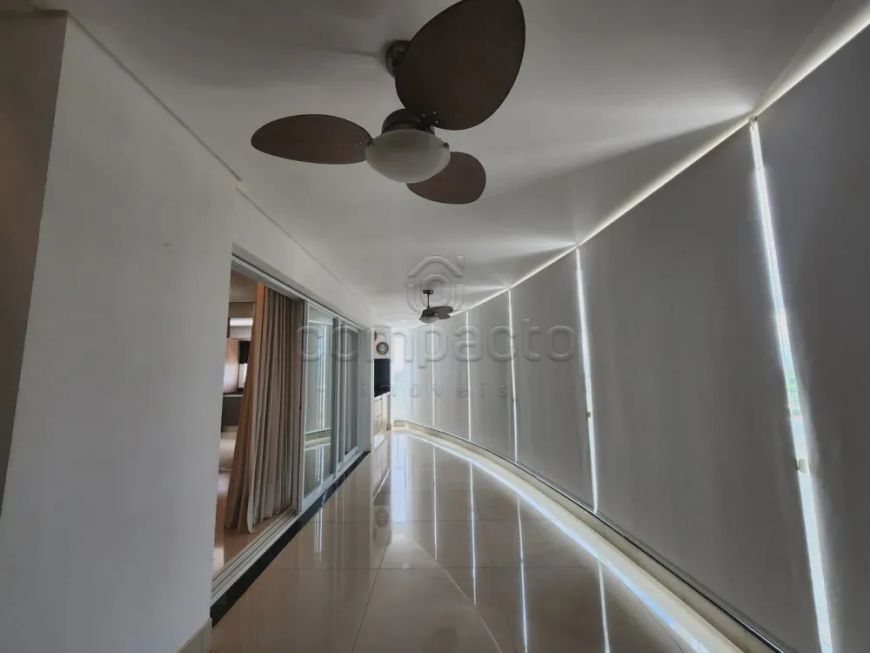 Apartamento com 3 suítes na Avenida José Munia