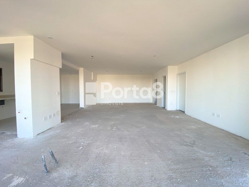 Holt Place: Seu Novo Lar Semi-Acabado de 197m² com 4 Suítes e Áreas Gourmet Integradas.