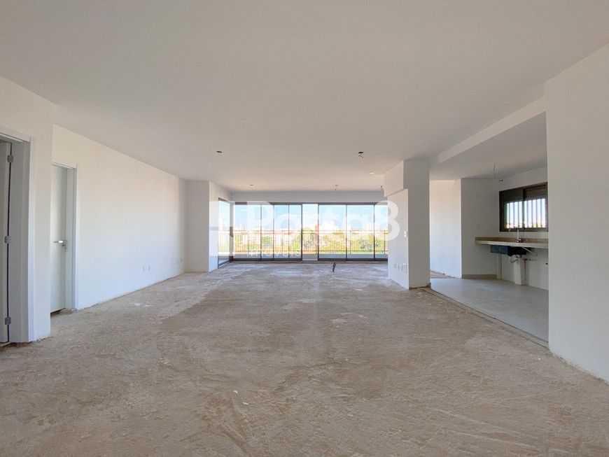 Holt Place: Seu Novo Lar Semi-Acabado de 197m² com 4 Suítes e Áreas Gourmet Integradas.